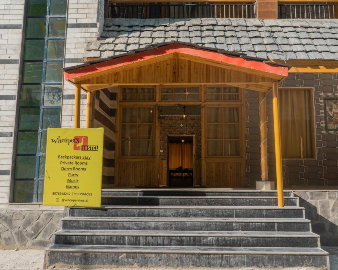 Whoopers Hostel Kasol Esterno foto