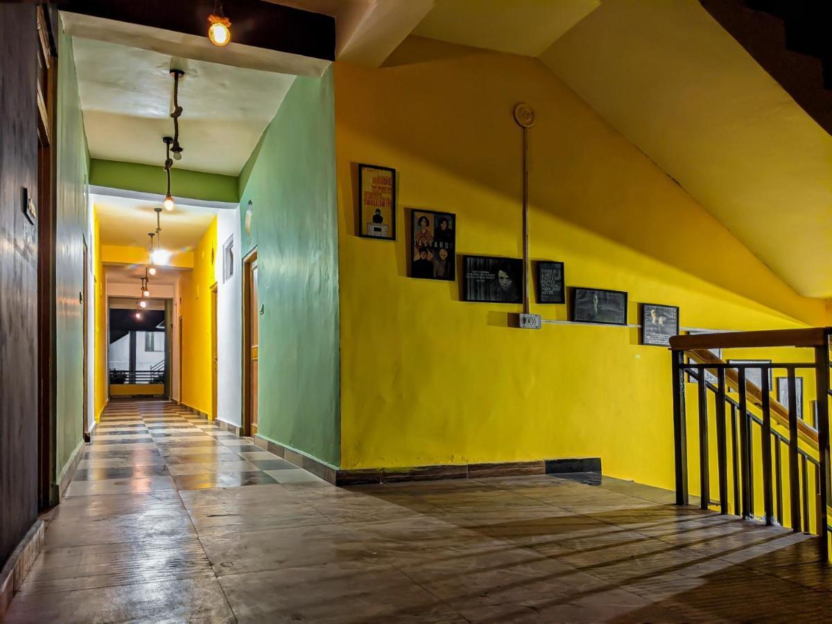 Whoopers Hostel Kasol Esterno foto