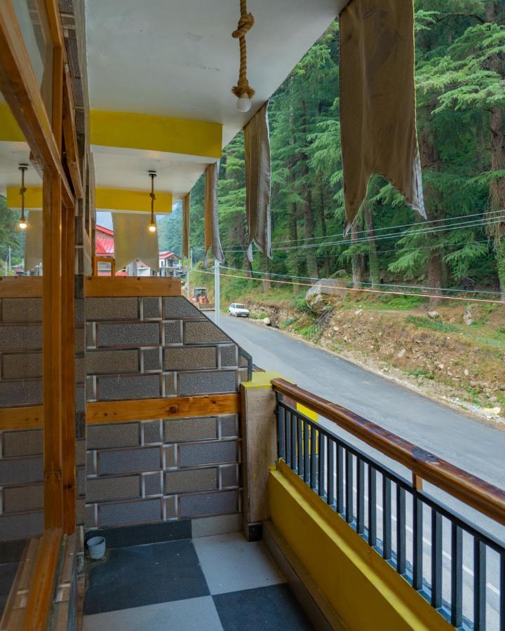 Whoopers Hostel Kasol Esterno foto
