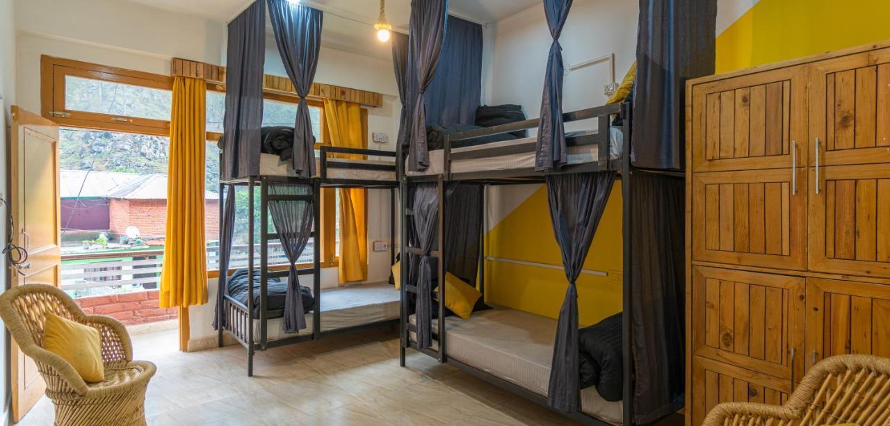 Whoopers Hostel Kasol Esterno foto