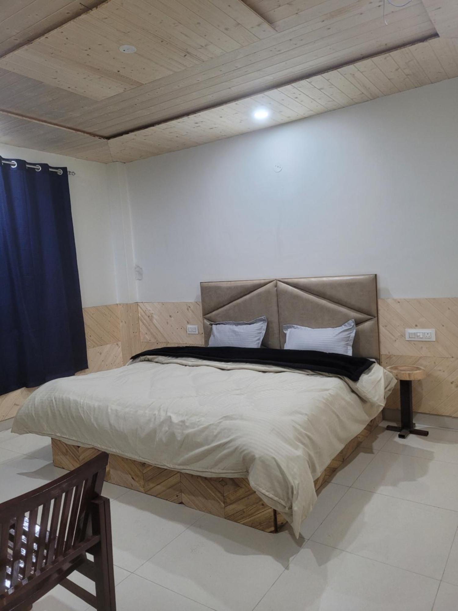 Whoopers Hostel Kasol Esterno foto