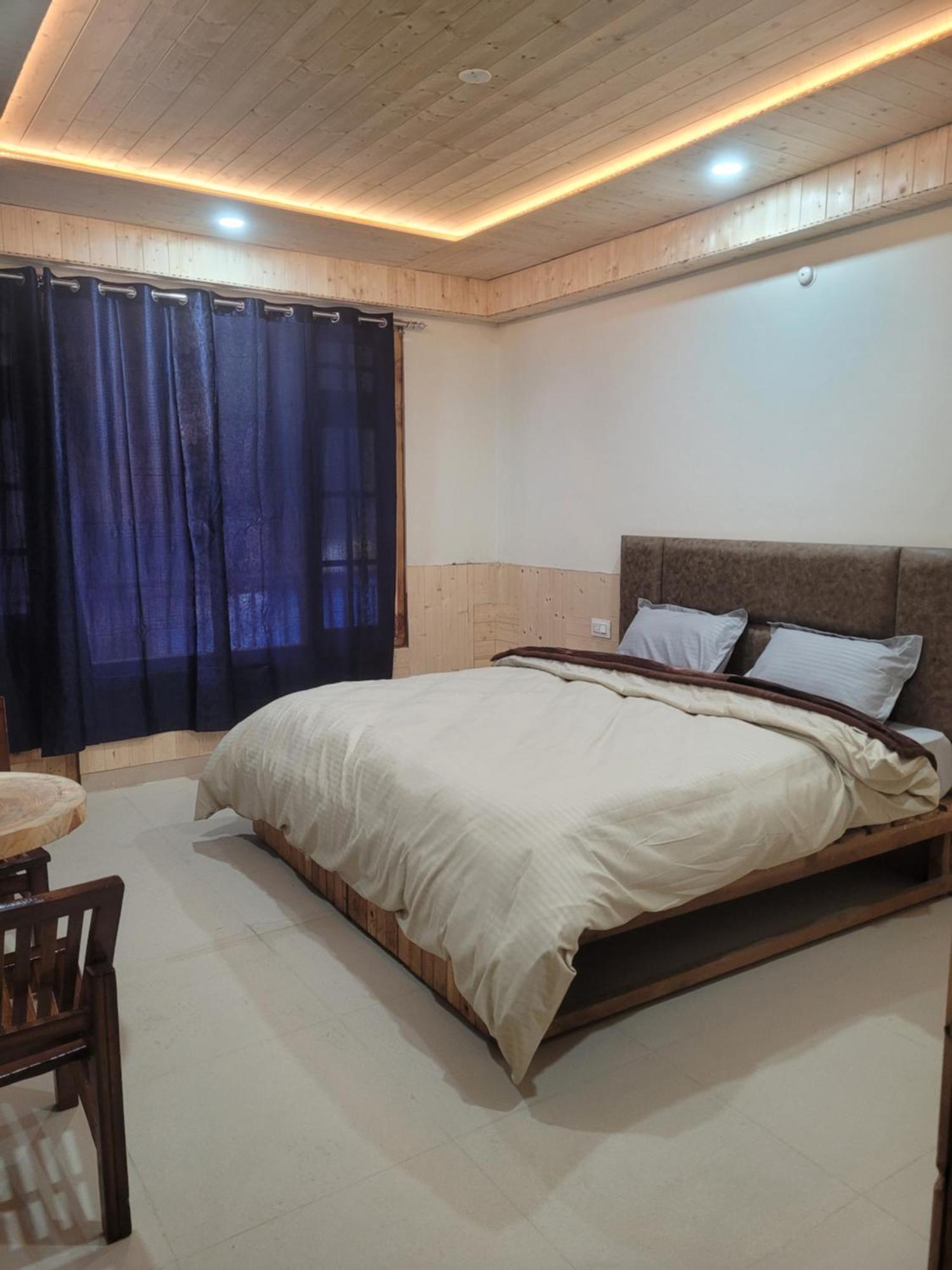 Whoopers Hostel Kasol Esterno foto