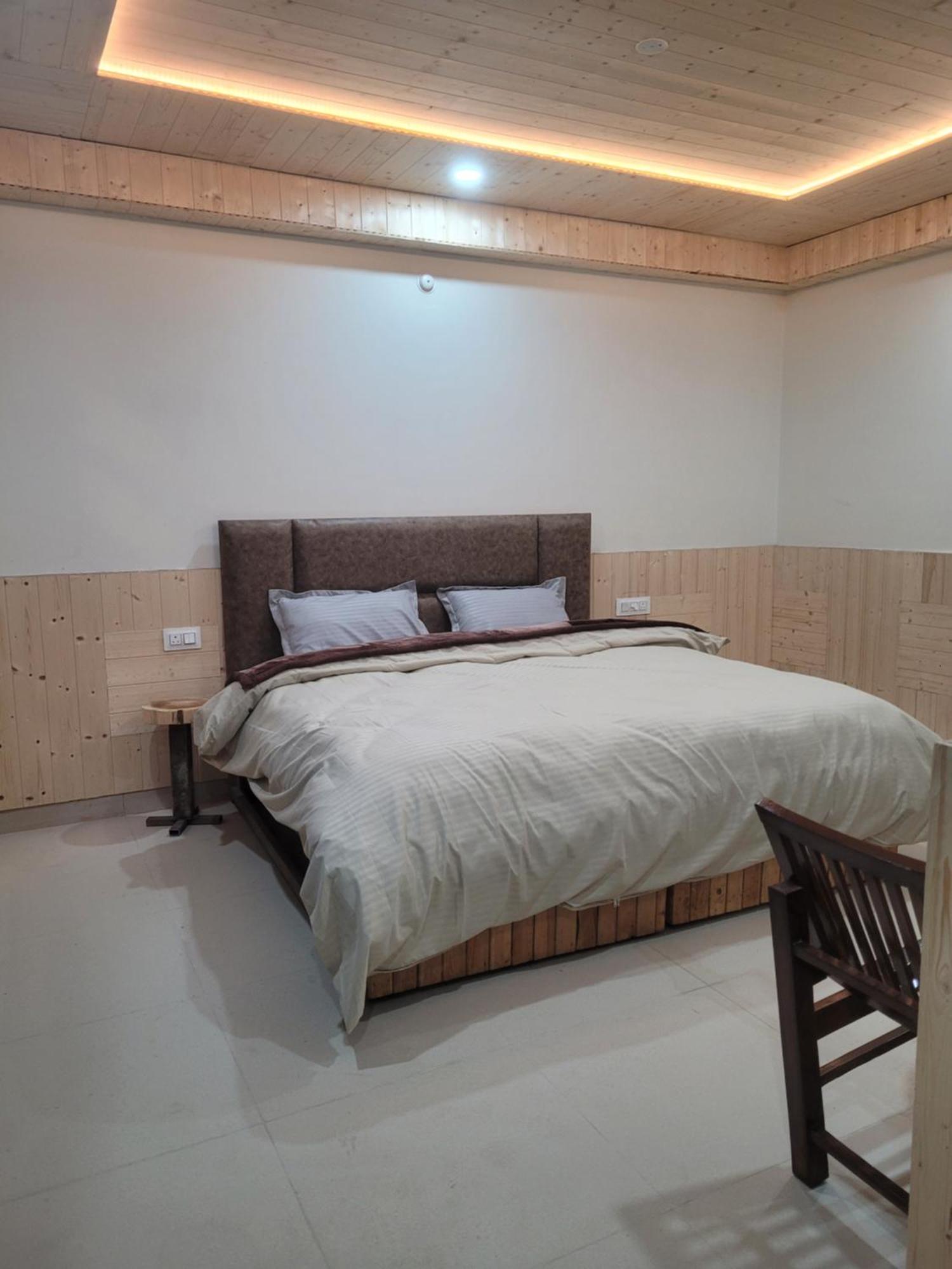 Whoopers Hostel Kasol Esterno foto