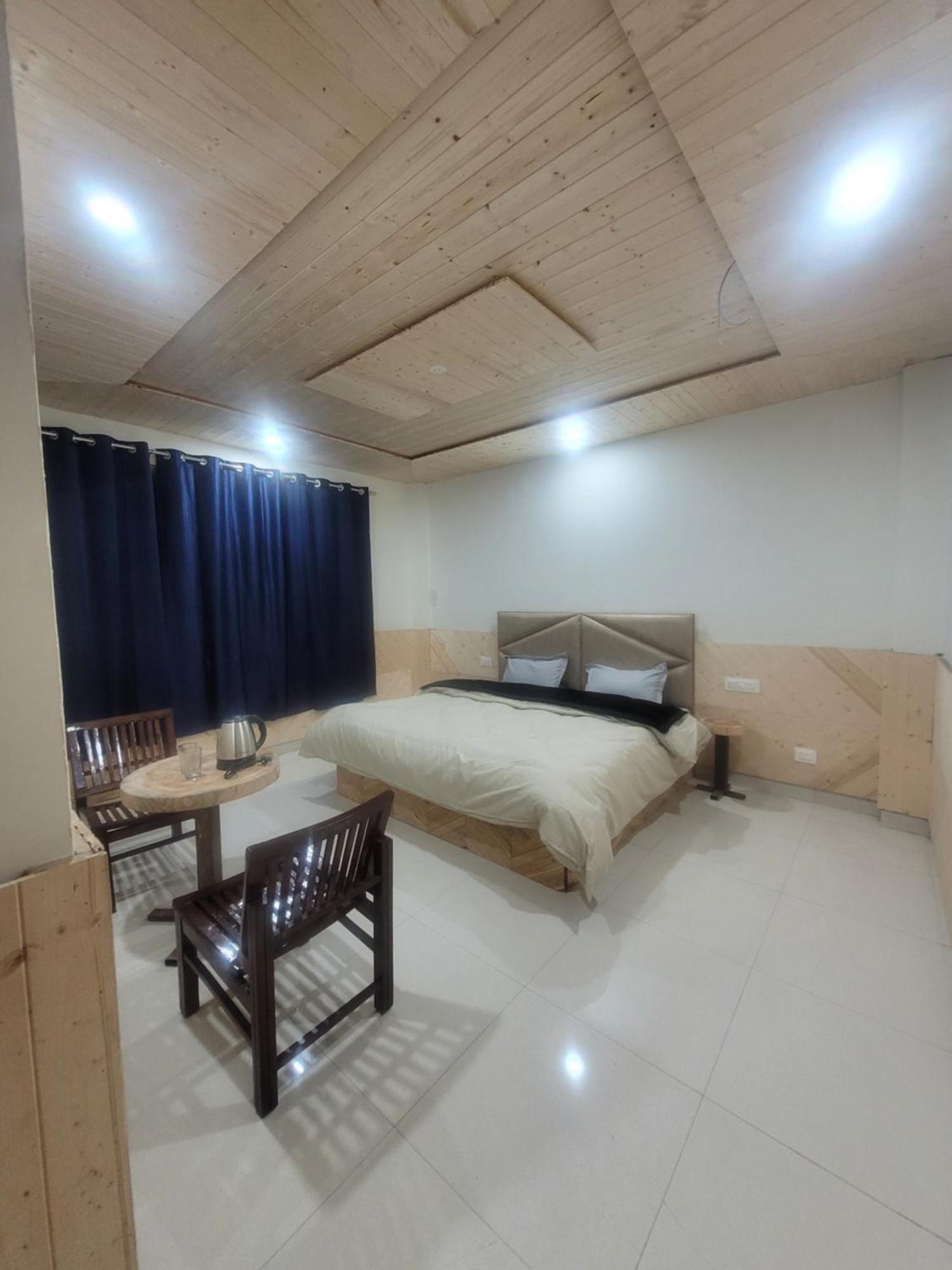 Whoopers Hostel Kasol Esterno foto