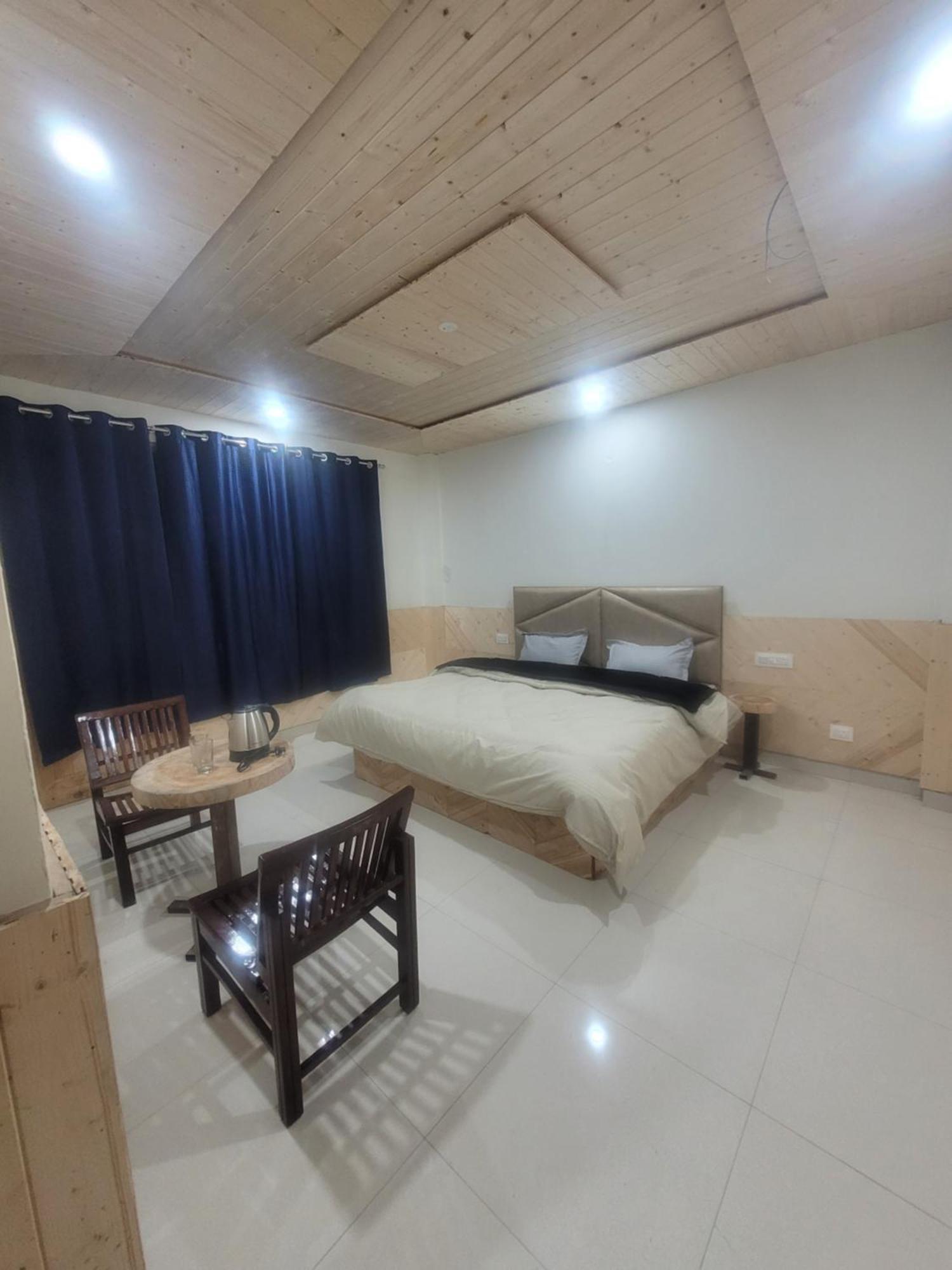 Whoopers Hostel Kasol Esterno foto